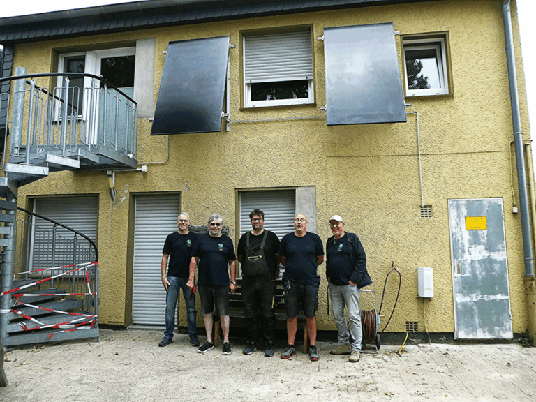 Bürgerenergie LippeKraft installiert an der Dattelner Waldorf-Kita eine Mini- PV-Anlage.